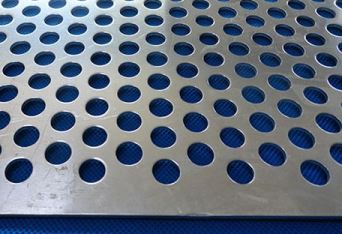 如何保證不銹鋼沖孔網的平整度 如何保證不銹鋼沖孔網的平整度